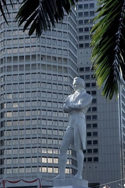 Raffles statue