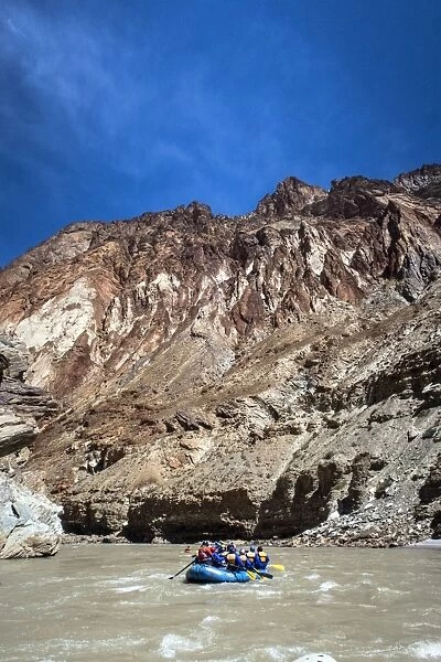 Rafting through magnificent Zanskar Gorge, Ladakh, India, Asia