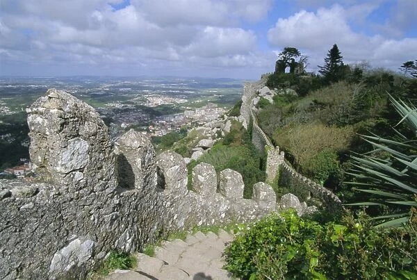 The ramparts of the Moorish Castelo dos Mouros
