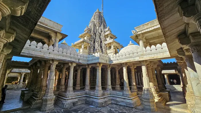 Framed Print : Ranakpur Jain temple (Chaturmukha Dharana Vihara), Ranakpur, Rajasthan, India Framed Print : Ranakpur Jain temple (Chaturmukha Dharana Vihara), Ranakpur, Rajasthan, India