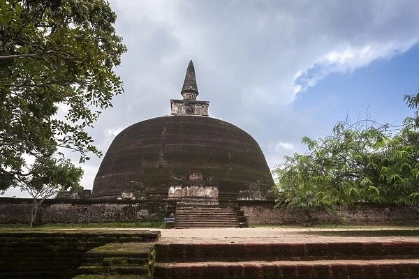 Rankot Vihara dagoba (Stupa) Buddhist temple ruins, Polonnaruwa, UNESCO World Heritage Site, Sri Lanka, Asia