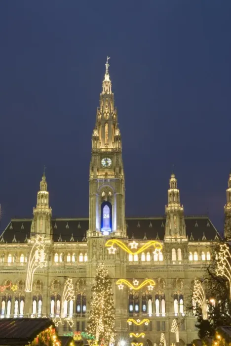 Framed Print : Rathaus (Town Hall) with Christmas decorations at Rathausplatz at twilight Framed Print : Rathaus (Town Hall) with Christmas decorations at Rathausplatz at twilight