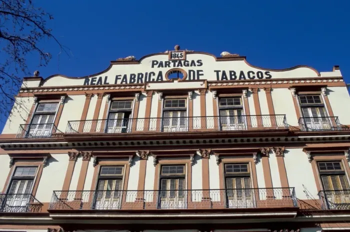 Framed Print : Real Fabrica de Tabacos Partagas, Cubas best cigar factory, Havana Framed Print : Real Fabrica de Tabacos Partagas, Cubas best cigar factory, Havana