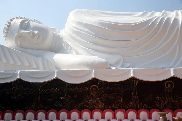 The Reclining Buddha, Chua Thien Lam pagoda, Tay Ninh, Vietnam, Indochina, Southeast Asia