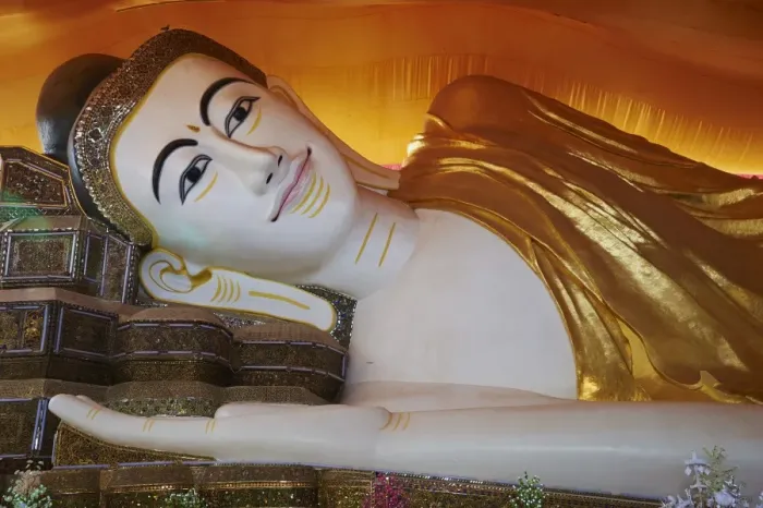 Framed Print : Reclining Buddha, Shwethalyaung, Bago (Pegu), Myanmar (Burma), Asia