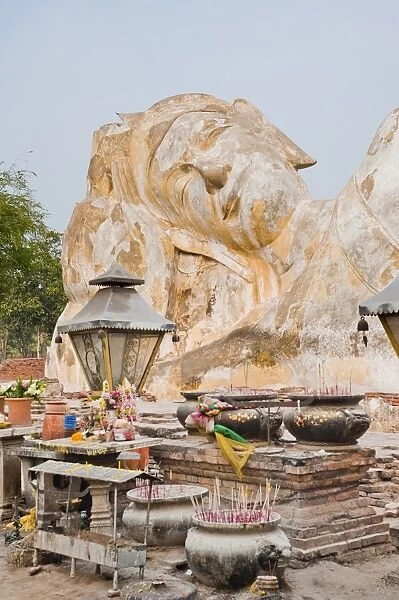 Reclining Buddha at Wat Lokayasurtharam, Ayutthaya, UNESCO World Heritage Site, Thailand, Southeast Asia, Asia