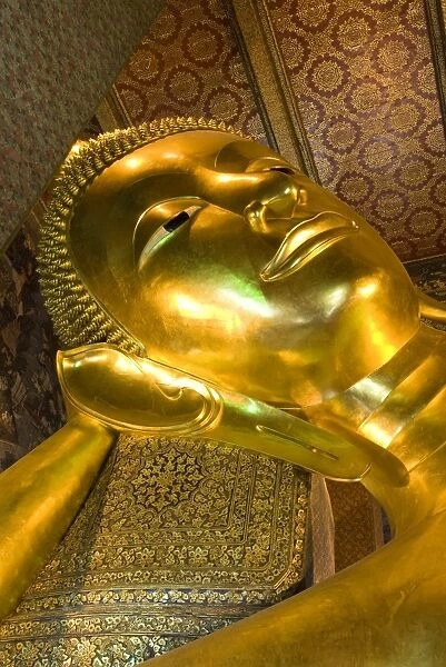 Reclining Buddha, Wat Pho (Reclining Buddha Temple) (Wat Phra Chetuphon), Bangkok, Thailand, Southeast Asia, Asia