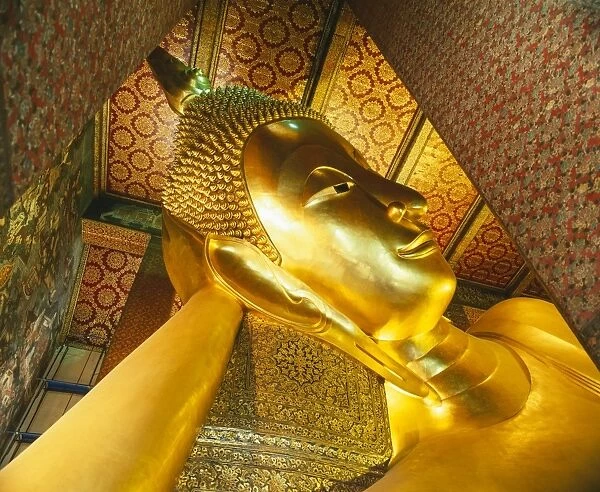 Reclining Golden Buddha in Wat Pho temple (Wat Phra Chetuphon), Bangkok, Thailand, Southeast Asia, Asia