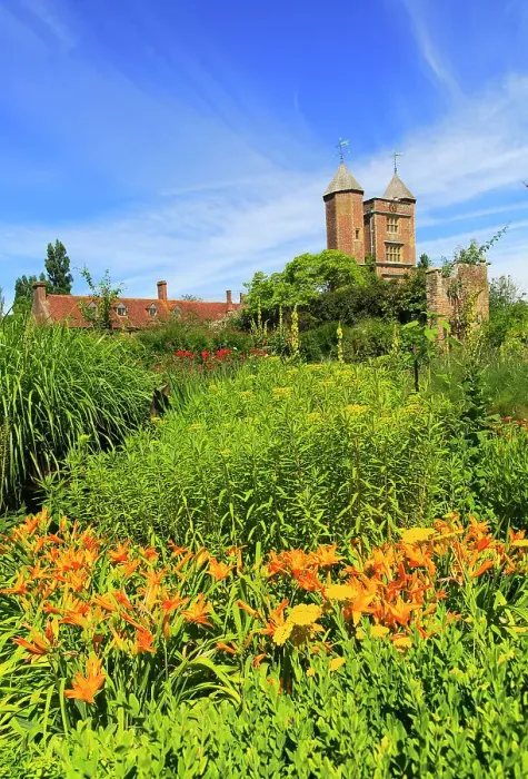 Framed Print : Red brick tower and blue sky, Sissinghurst Castle gardens, Kent, England, United Kingdom, Europe Framed Print : Red brick tower and blue sky, Sissinghurst Castle gardens, Kent, England, United Kingdom, Europe