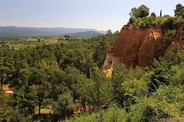 Red ochre rock at Roussillon, Parc Naturel Regional du Luberon, Vaucluse