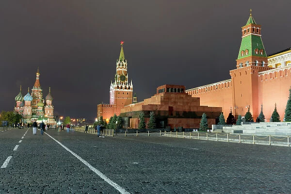 Red Square, St. Basils Cathedral, Lenins Tomb and walls of the Kremlin, UNESCO