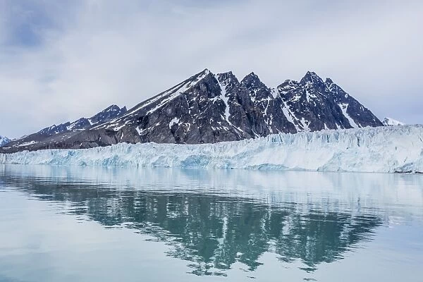 Reflected waters at Monacobreen, Spitsbergen, Svalbard, Norway, Scandinavia, Europe