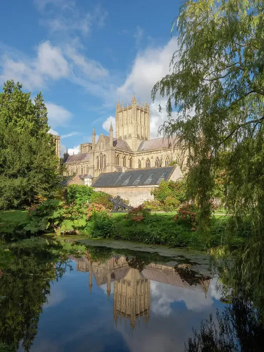 Framed Print : Reflection of the Cathedral in the Moat, The Bishop's Palace, Wells, Somerset, England, United Kingdom, Europe Framed Print : Reflection of the Cathedral in the Moat, The Bishop's Palace, Wells, Somerset, England, United Kingdom, Europe