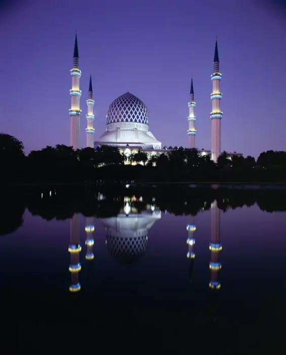 Framed Print : Reflection in tranquil water of the dome and minarets Framed Print : Reflection in tranquil water of the dome and minarets
