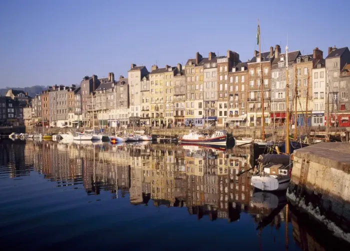 Framed Print : Reflections of houses and boats in the old harbour at St Catherines Quay in Honfleur Framed Print : Reflections of houses and boats in the old harbour at St Catherines Quay in Honfleur