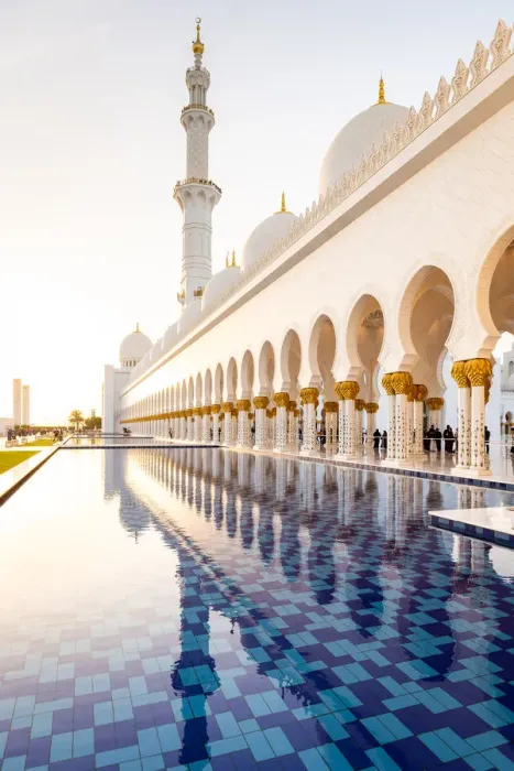 Framed Print : Reflections in the pools at Abu Dhabis magnificent Grand Mosque, Abu Dhabi, United Framed Print : Reflections in the pools at Abu Dhabis magnificent Grand Mosque, Abu Dhabi, United