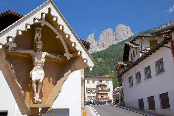 Religious cross, Ciampedel, Fassa Valley, Trento Province, Trentino-Alto Adige  /  South Tyrol, Italian Dolomites, Italy, Europe