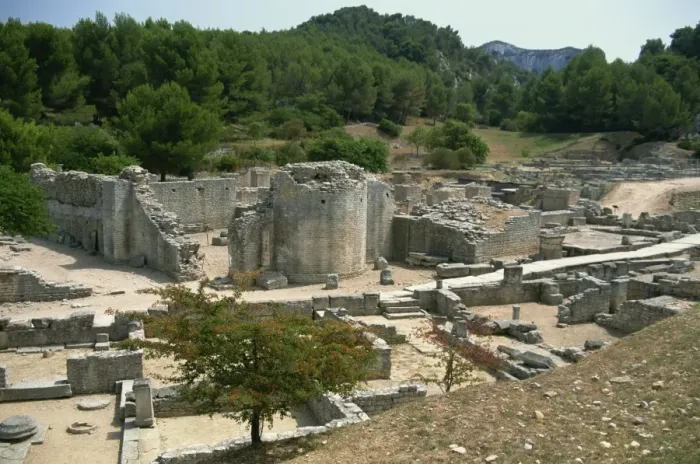 Framed Print : The remains of Roman town of Glanum, Les Antiques, The Alpilles, St. Remy-de-Provence Framed Print : The remains of Roman town of Glanum, Les Antiques, The Alpilles, St. Remy-de-Provence