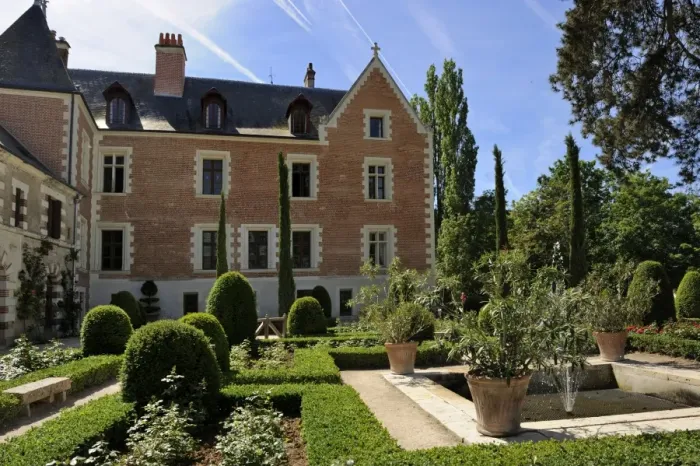 Framed Print : Renaissance garden, Leonardo da Vincis House and Museum, Clos Luce, Parc Leonardo da Vinci, Amboise, Indre-et-Loire, Loire Valley, Centre, France, Europe