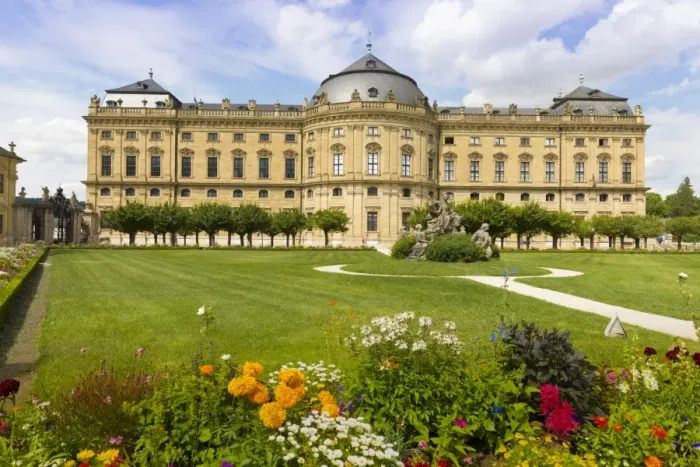 Framed Print : The Residence Palace, Hofgarten Park, UNESCO World Heritage Site, Wurzburg, Franconia Framed Print : The Residence Palace, Hofgarten Park, UNESCO World Heritage Site, Wurzburg, Franconia