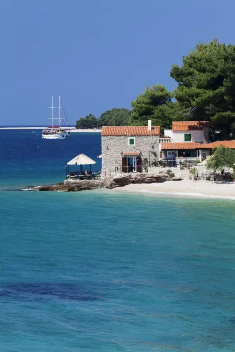 Framed Print : Restaurant at the beach with sailing boat, Bol, Brac Island, Dalmatia, Croatia, Europe Framed Print : Restaurant at the beach with sailing boat, Bol, Brac Island, Dalmatia, Croatia, Europe