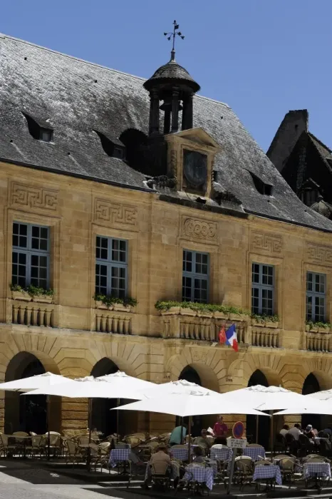 Framed Print : Restaurant in front of the Hotel de Ville (town hall) in the old town, Sarlat Framed Print : Restaurant in front of the Hotel de Ville (town hall) in the old town, Sarlat