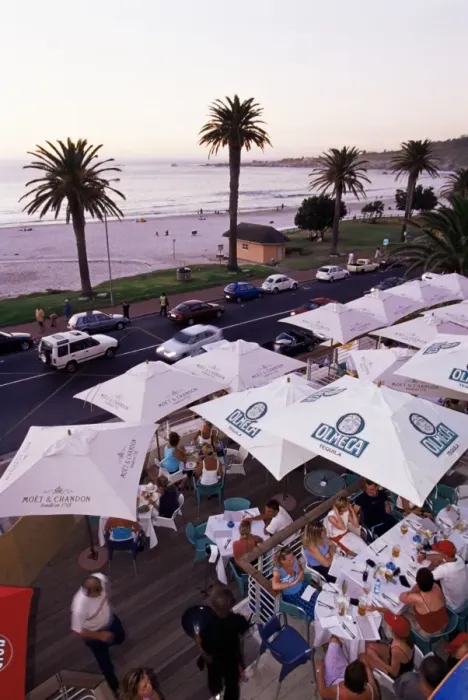 Framed Print : Restaurant in trendy Camps Bay Framed Print : Restaurant in trendy Camps Bay