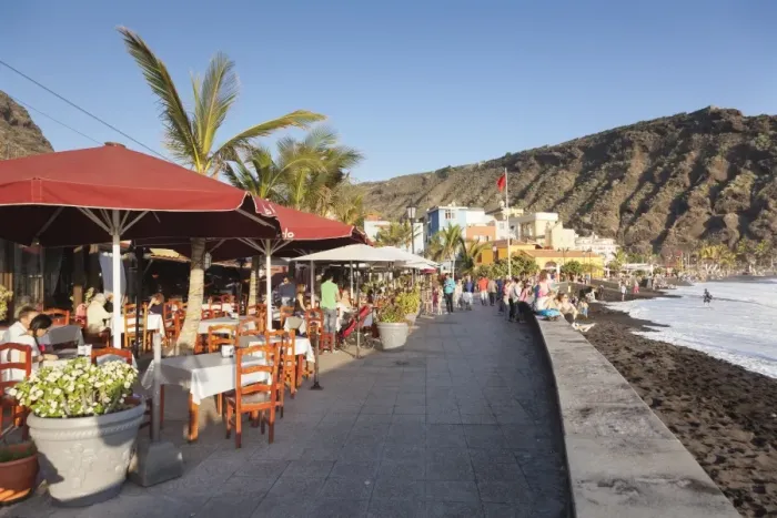 Framed Print : Restaurants at the promenade of Playa del Puerto Beach, Puerto de Tazacorte, La Palma Framed Print : Restaurants at the promenade of Playa del Puerto Beach, Puerto de Tazacorte, La Palma