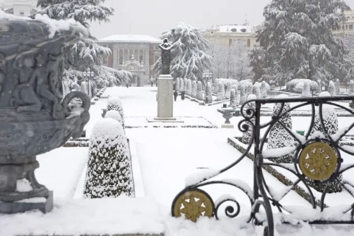 Framed Print : Retiro Park under snow, Madrid, Spain, Europe Framed Print : Retiro Park under snow, Madrid, Spain, Europe