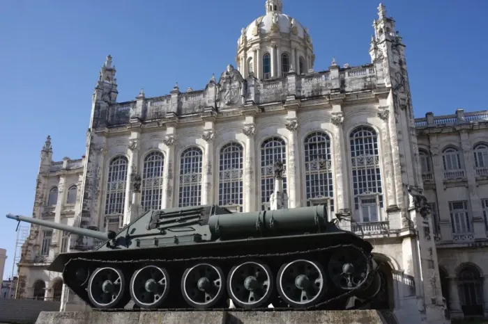 Framed Print : Revolution-period tank outside the Museum of the Revolution, Old Havana Framed Print : Revolution-period tank outside the Museum of the Revolution, Old Havana