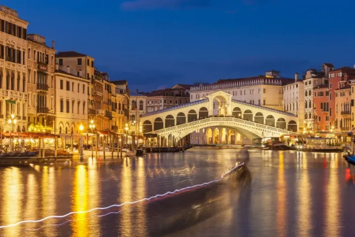 Framed Print : Rialto Bridge (Ponte di Rialto) at night with boat light trails on the Grand Canal Framed Print : Rialto Bridge (Ponte di Rialto) at night with boat light trails on the Grand Canal