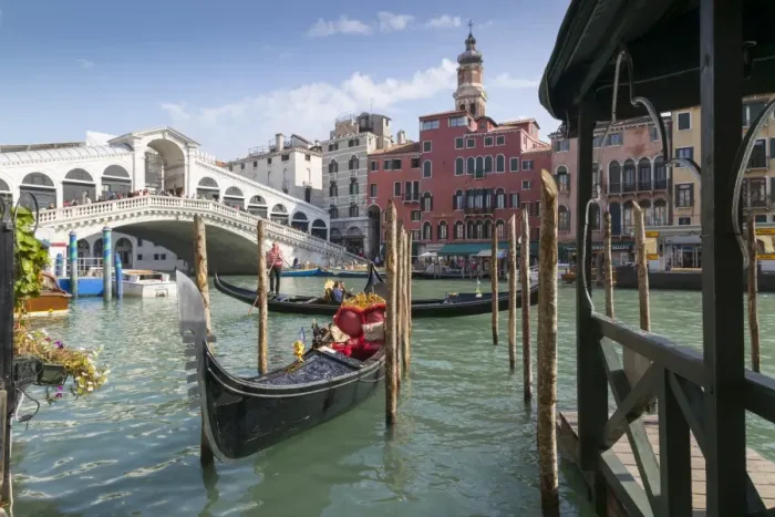 Framed Print : Rialto Bridge, Venice, UNESCO World Heritage Site, Veneto, Italy, Europe Framed Print : Rialto Bridge, Venice, UNESCO World Heritage Site, Veneto, Italy, Europe
