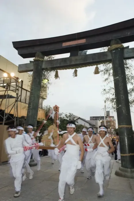 Framed Print : Rice bales being carried through a torii gate at Hadaka Matsuri (Naked Festival) Framed Print : Rice bales being carried through a torii gate at Hadaka Matsuri (Naked Festival)