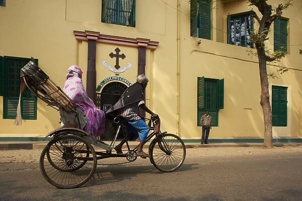 Rickshaw in front of St. Josephs Convent, Chandernagor (Chandannagar), former French colony, West Bengal, India, Asia