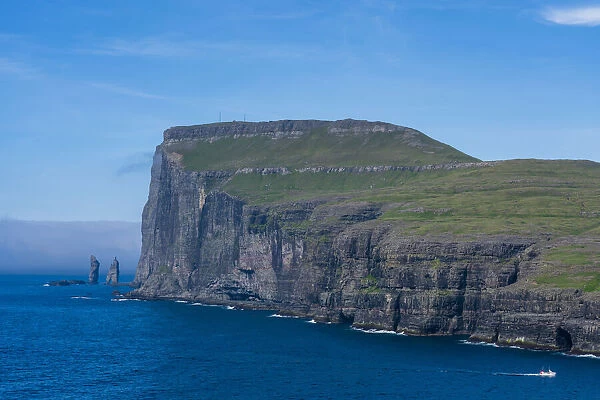 Risin og Kellingin rocks, Eysturoy Island, Faroe Islands, Denmark, Europe