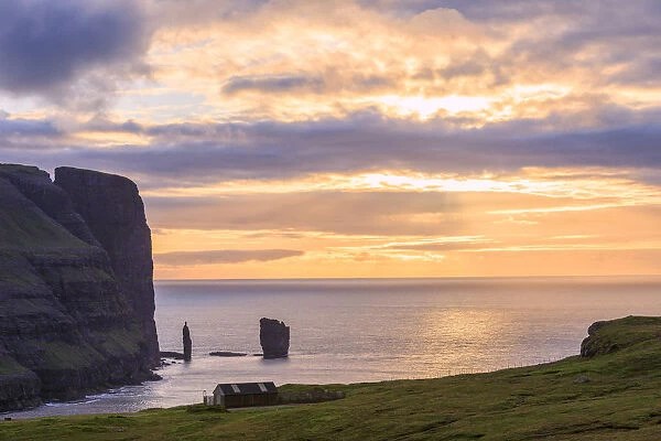 Risin og Kellingin seen from Eidi, Eysturoy Island, Faroe Islands, Denmark, Europe