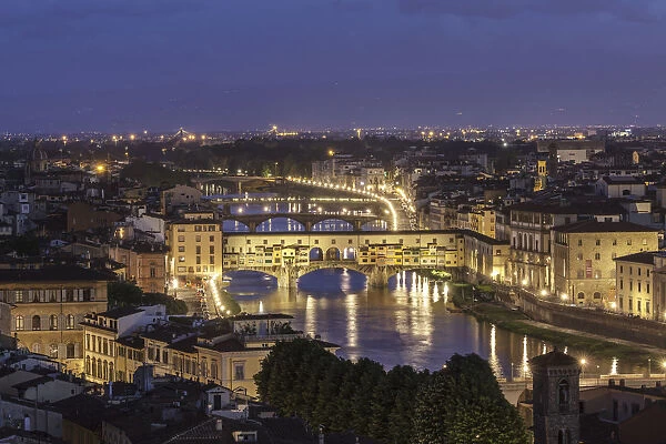 The River Arno and Ponte Vecchio at dusk, UNESCO World Heritage Site, Florence, Tuscany