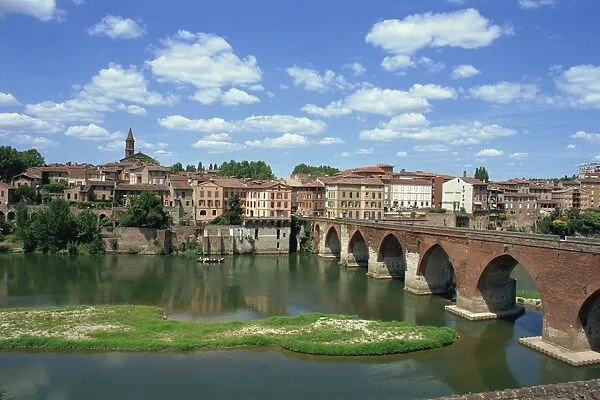 The river and bridge with the town of Albi in the background, Tarn Region in the Midi Pyrenees