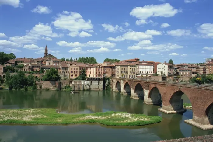 Framed Print : The river and bridge with the town of Albi in the background, Tarn Region in the Midi Pyrenees Framed Print : The river and bridge with the town of Albi in the background, Tarn Region in the Midi Pyrenees