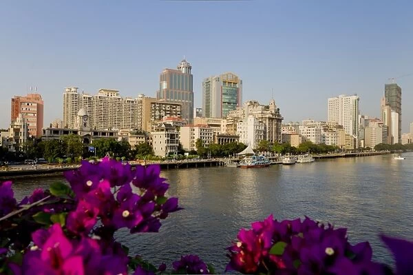 River and city, Guangzhou, Guangdong, China, Asia
