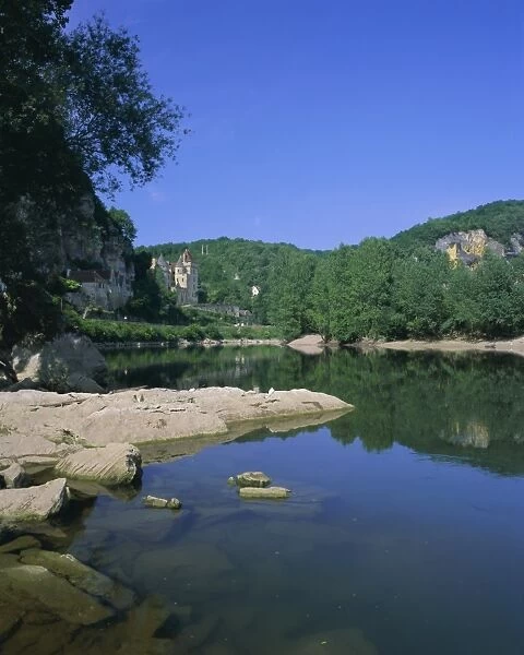River Dordogne and castle, La Roque Gageau, Aquitaine, France, Europe