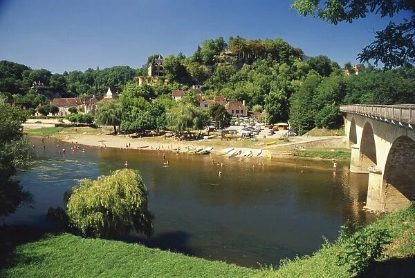 The River Dordogne, Limeuil, Dordogne, Aquitaine, France, Europe
