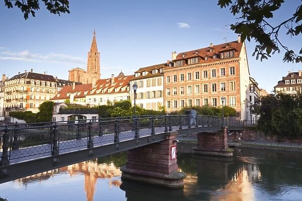 The River Ill and La Petite France, Strasbourg, Bas-Rhin, Alsace, France, Europe