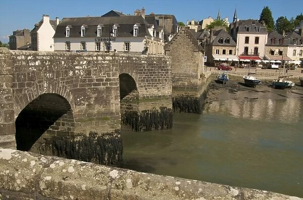 River Loch, St. Goustan harbour, and ancient stone bridge, Auray, Brittany