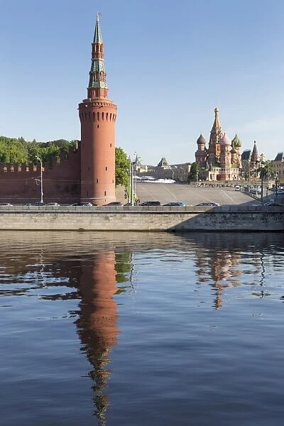 The River Moskva with the Kremlin and St. Basils Cathedral, UNESCO World Heritage Site, Moscow, Russia, Europe