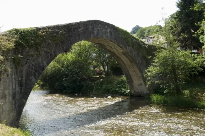 Framed Print : The River Nive, St. Etienne de Baigorry, Basque country, Pyrenees-Atlantiques Framed Print : The River Nive, St. Etienne de Baigorry, Basque country, Pyrenees-Atlantiques