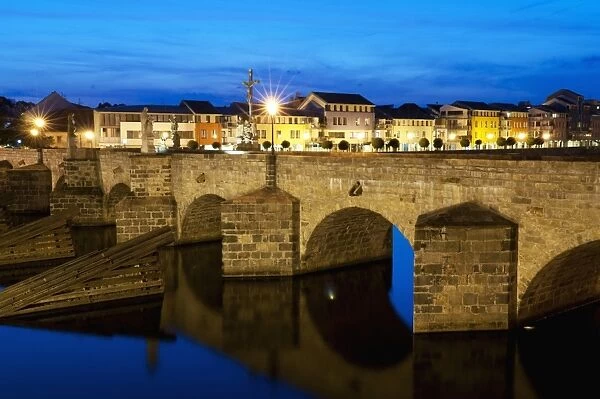 River Otata and Kamenny Most, the oldest Gothic stone bridge in Czech Republic during twilight, Pisek, Budejovicko, Czech Republic, Europe