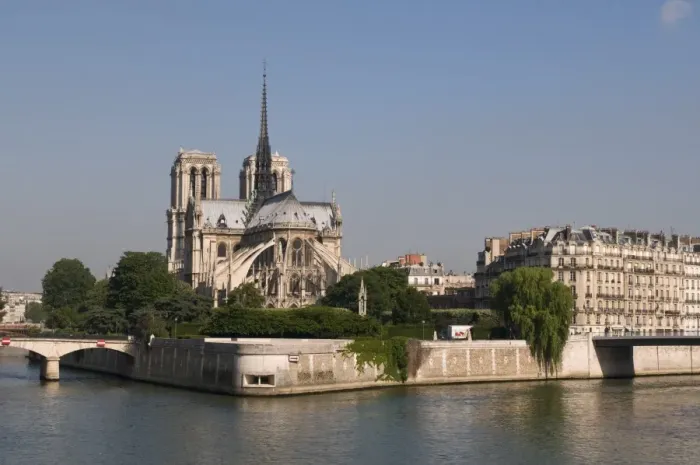Framed Print : River Seine and Notre Dame Cathedral, Paris, France, Europe Framed Print : River Seine and Notre Dame Cathedral, Paris, France, Europe