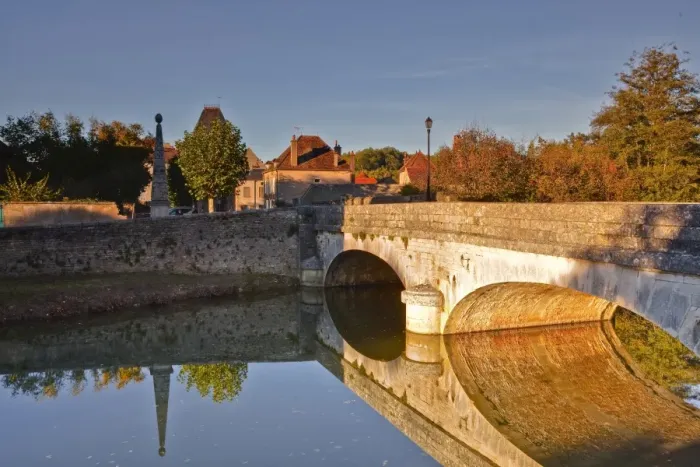 Framed Print : The River Serein in the village of Noyers-sur-Serein, Yonne, Burgundy, France, Europe Framed Print : The River Serein in the village of Noyers-sur-Serein, Yonne, Burgundy, France, Europe