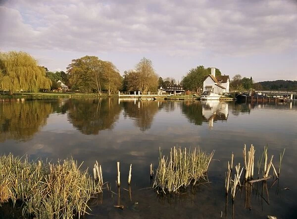 River Thames, Goring, Oxfordshire Berkshire borders, England, United Kingdom, Europe